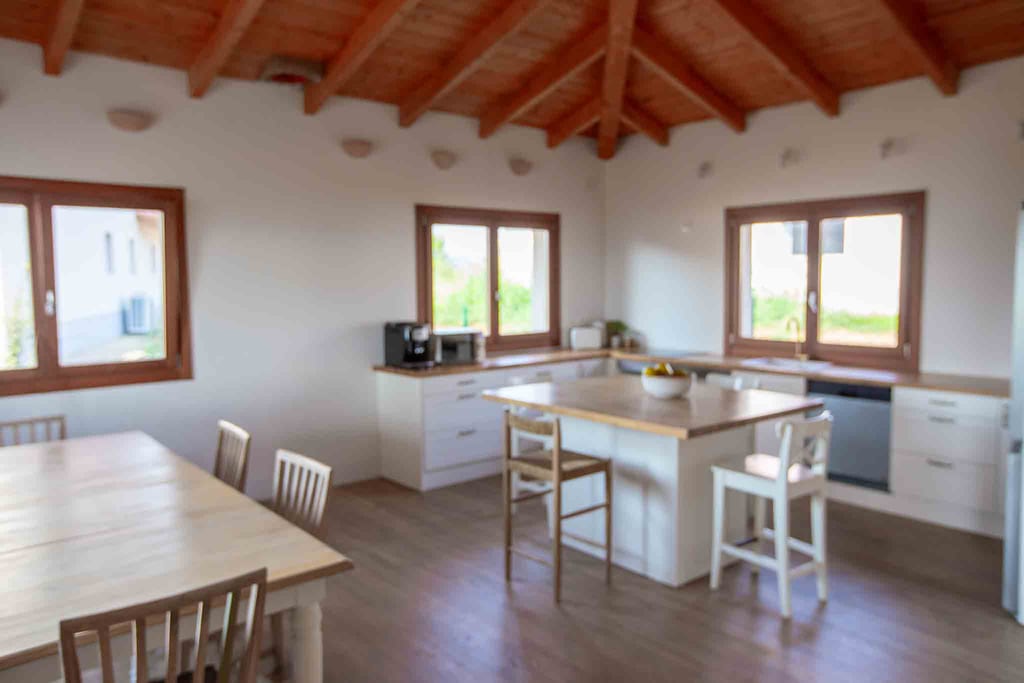 Villa del Sella - Cocina vista entrada